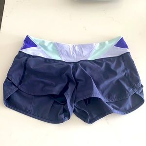 Lulu Lemon size 4 shorts with built in lining